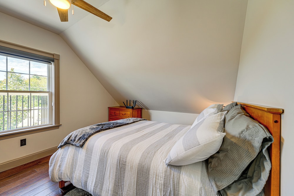 Charming Apt w/ Shared Outdoor Space in Lisbon!