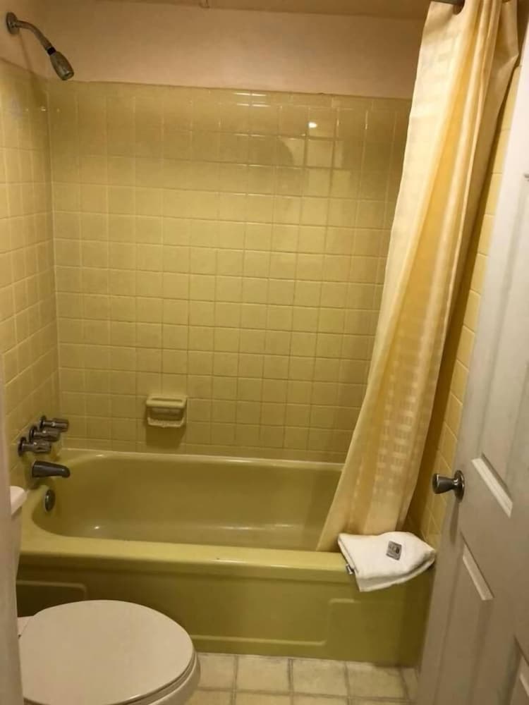 Scottish Inn & Suites