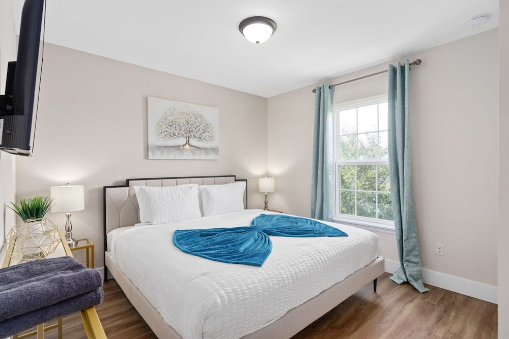 Super Cool- Sleeps 17 Newly Built Near Parks