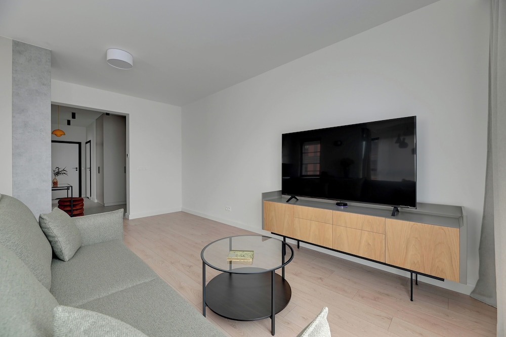 Doki Living - Foodhall & Parking by Downtown Apartments