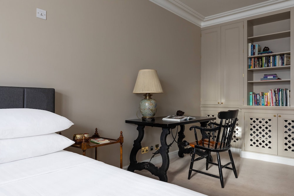 Earl's Court Square XI by Onefinestay