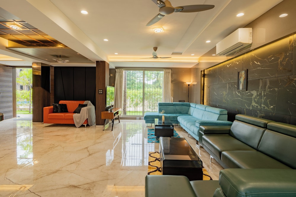 Alaya Stays - Imperial Calista 4BHK near Khandala Hills