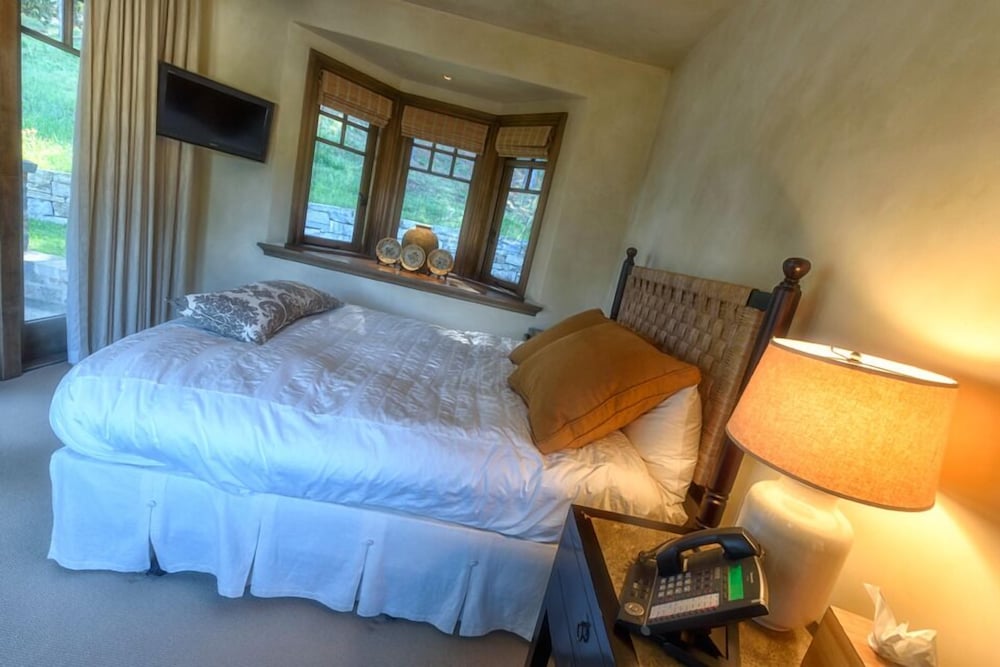 Lx1: Chateau D' Renaitre - Carmel-by-the-sea Luxury Villa: - Property Image 46
