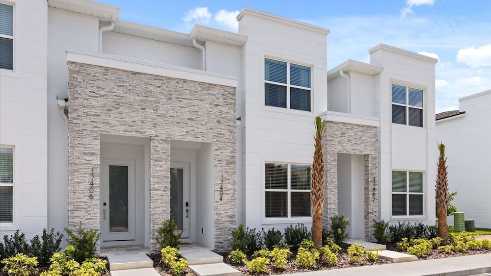 Upstay-luxury 3BR Home w Private Pool Games Room