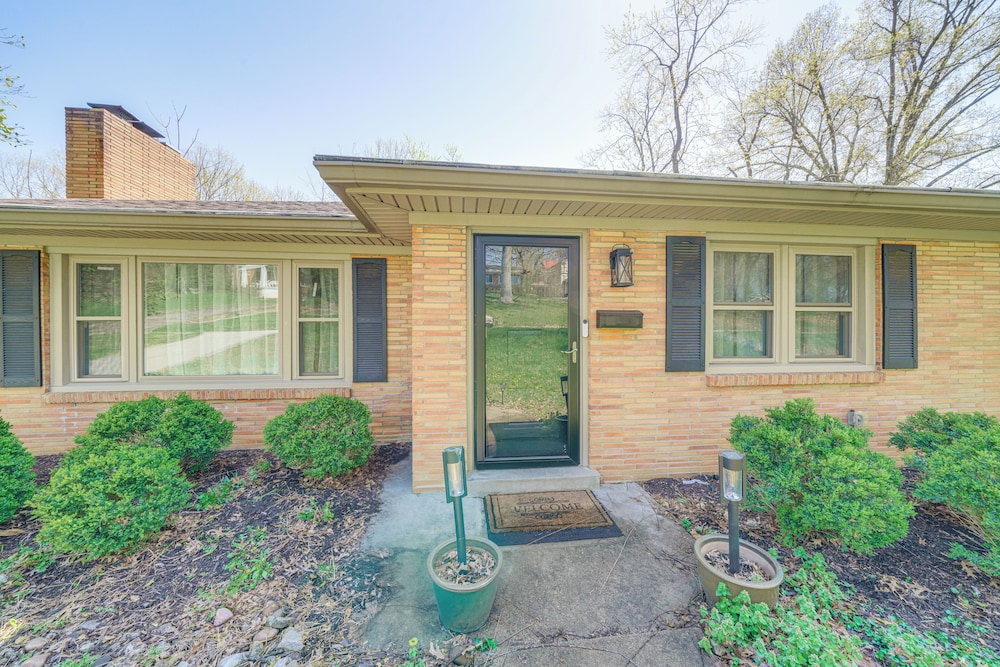 4 Mi to Churchill Downs: Updated Retreat w/ Deck!