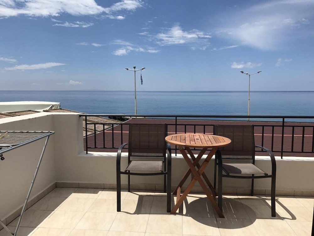 Paralia Rooms