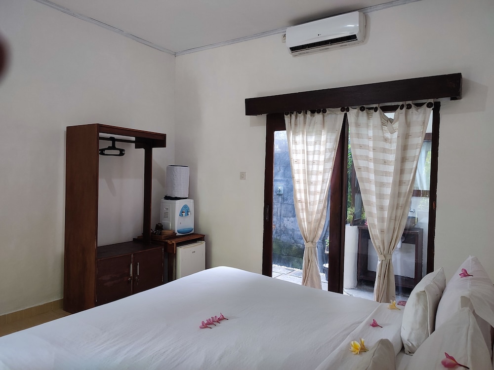The This-Kon Gili Meno view 5