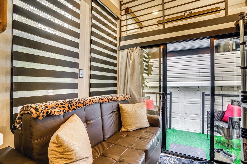 10 Mi to Leesylvania & River: Sleek Mobile Home
