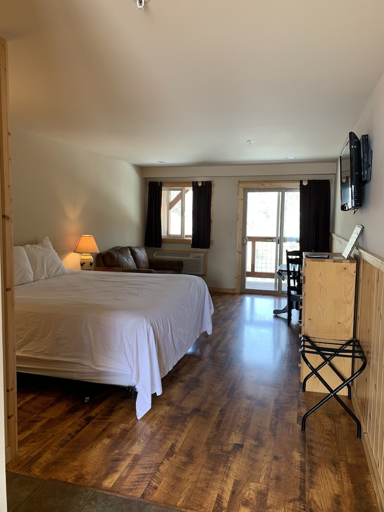 Methow River Lodge & Cabins