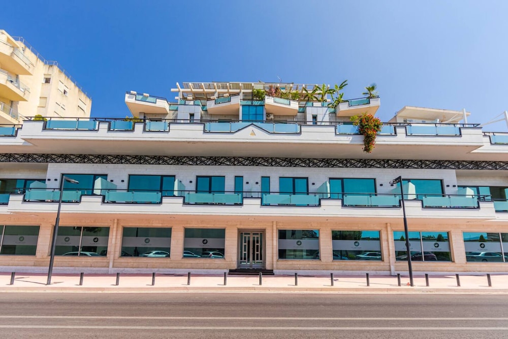 Marina Mirage Apartment