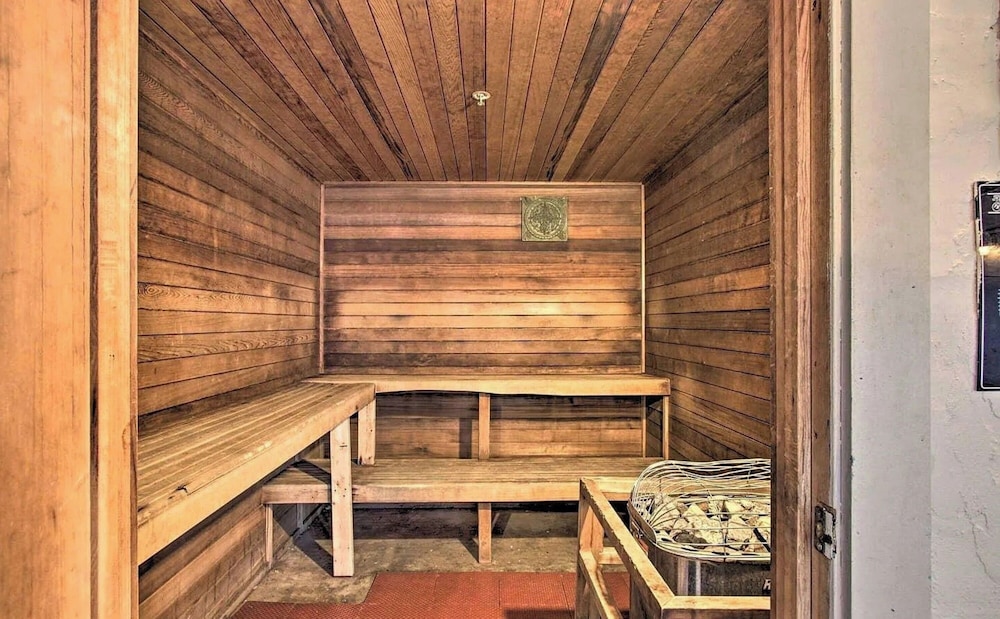 Suite at Dollywood Lane