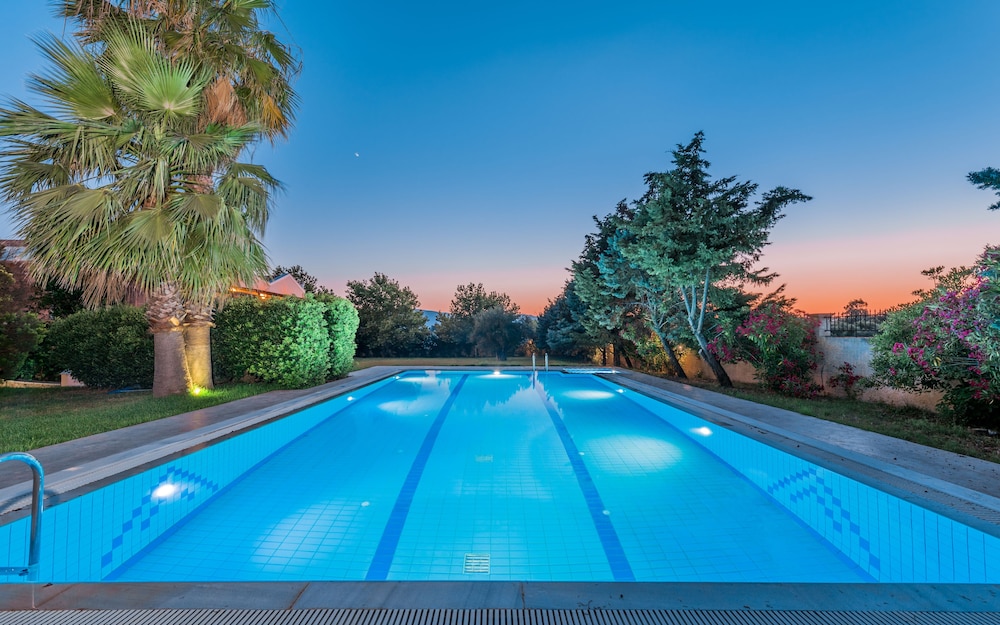 Leone Luxury Villas