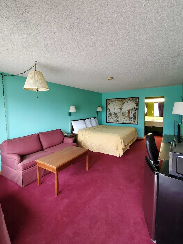 Gray Plaza Motel