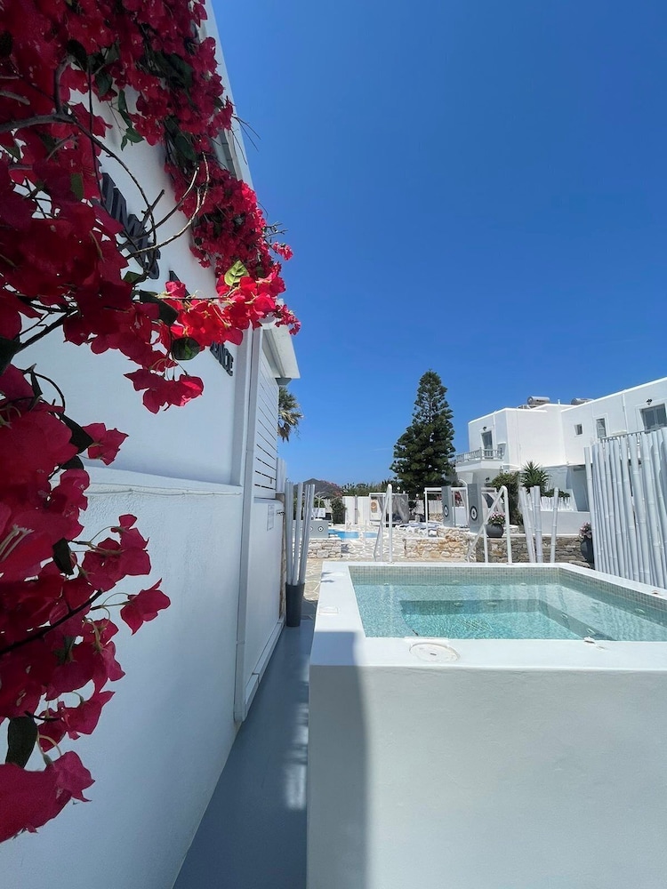 Zoumis Residence