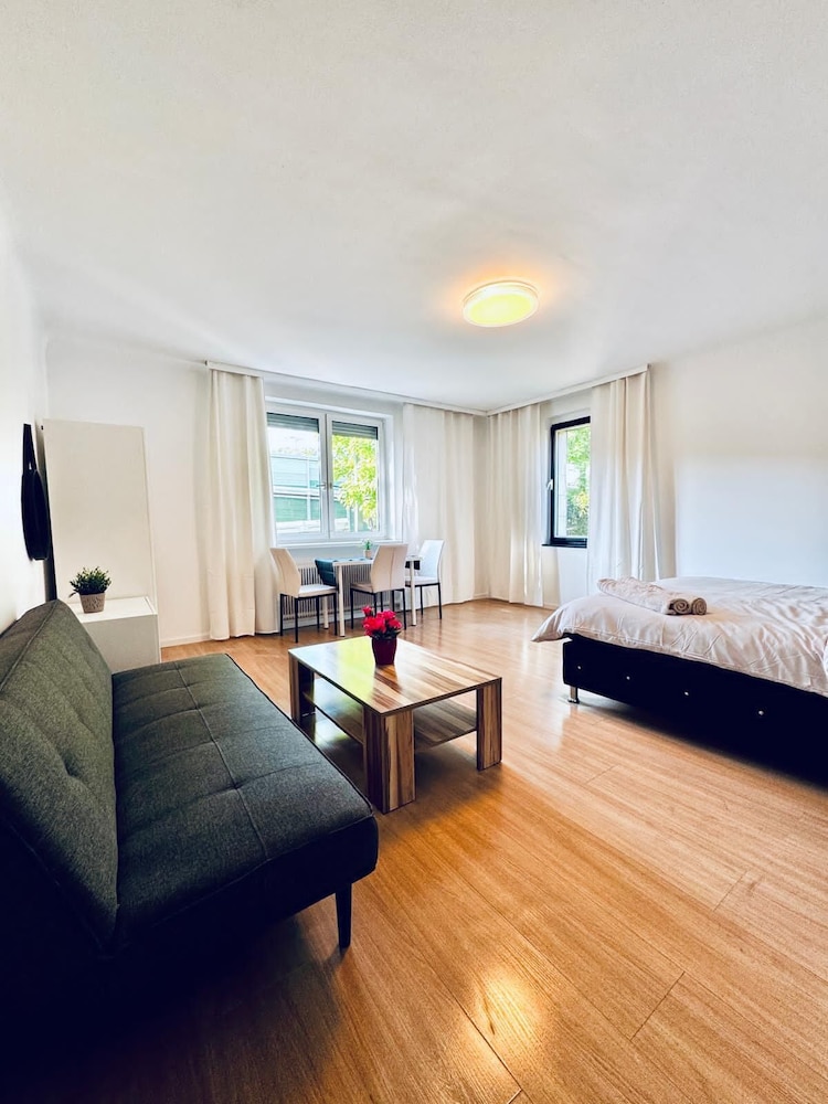 Cozy Garden Villa near Danube For 16P