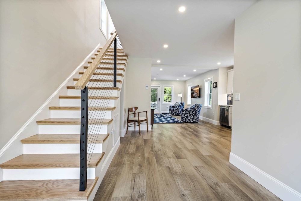 Bourne By The Beach Beautiful Home for 6 Near Shops and the Shore