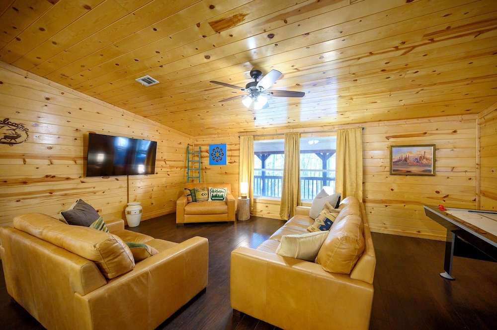 Outlaw Rose Cabin for 8!
