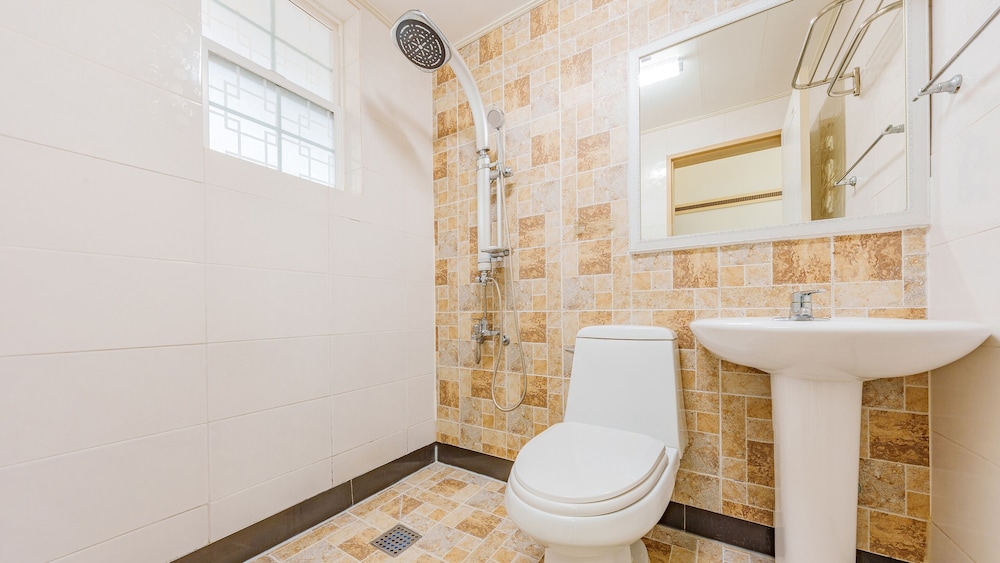 Geoje Peugeot Gomsol Petfriendly Pension