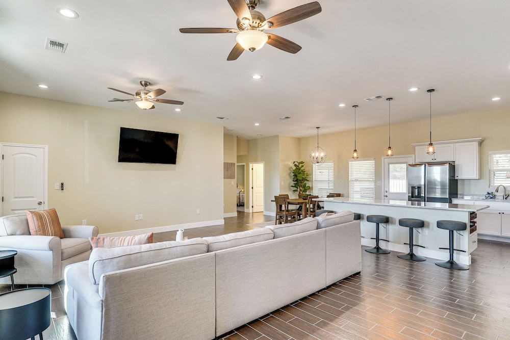 Golf, Shop & Explore: Home 5 Mi to Dtwn Midland!
