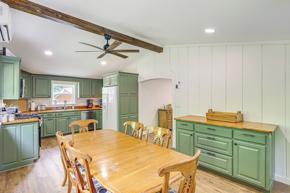 On-site Pond & Creek: Serene Cabin by Caesars Head