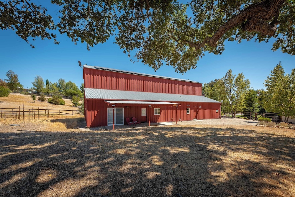 Mission Vineyard Barn