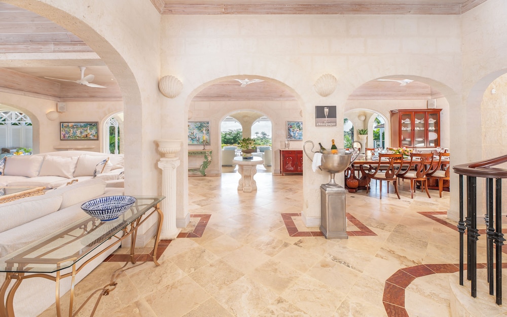 Waterfalls - 6 bed Peaceful and Secure Luxury