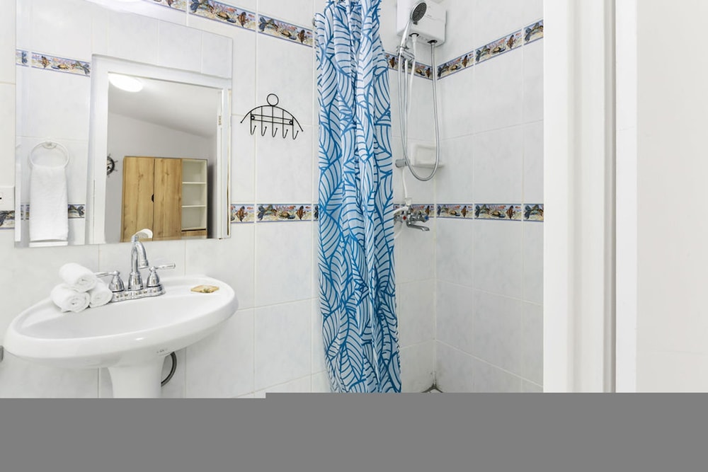 Cozy 3BR Town Home in Gated Community Palm Beach