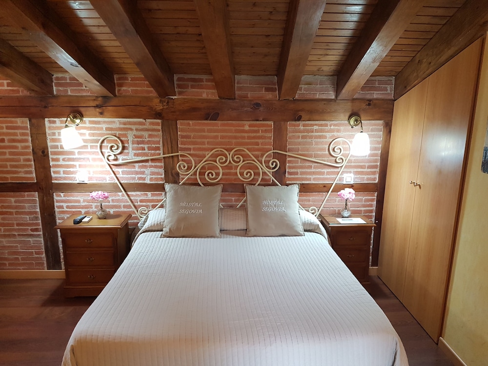 Hostal Segovia
