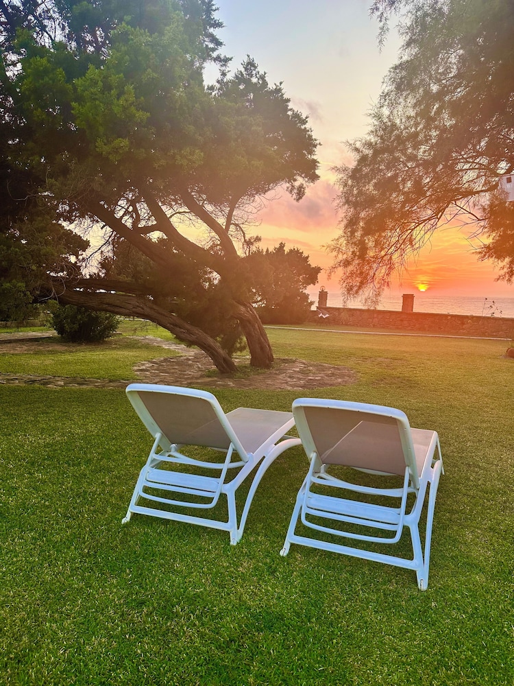 Genari Beach Apartments Garden View Retreat