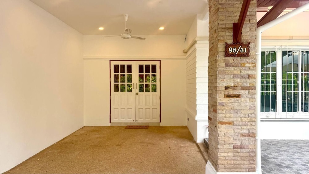 Valley 41 - 2 bdr Private Villa Near Phuket Town