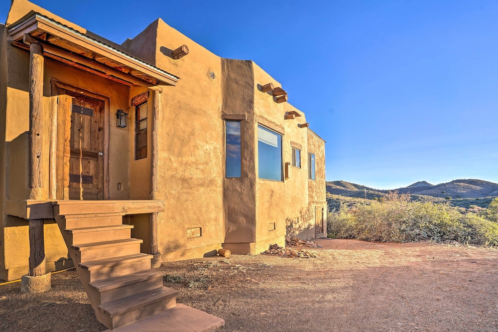 Mountain Views & Grill Space: Adobe Arizona Home view 3
