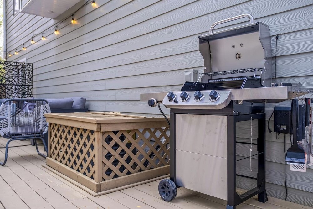 ATL Patio Paradise Pool Hottub Theater Gmrm B-ball