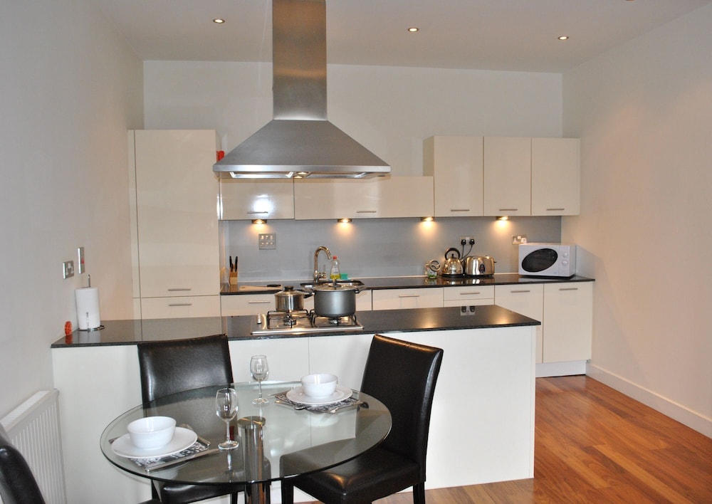 Dreamhouse Apartments Glasgow City Centre view 4