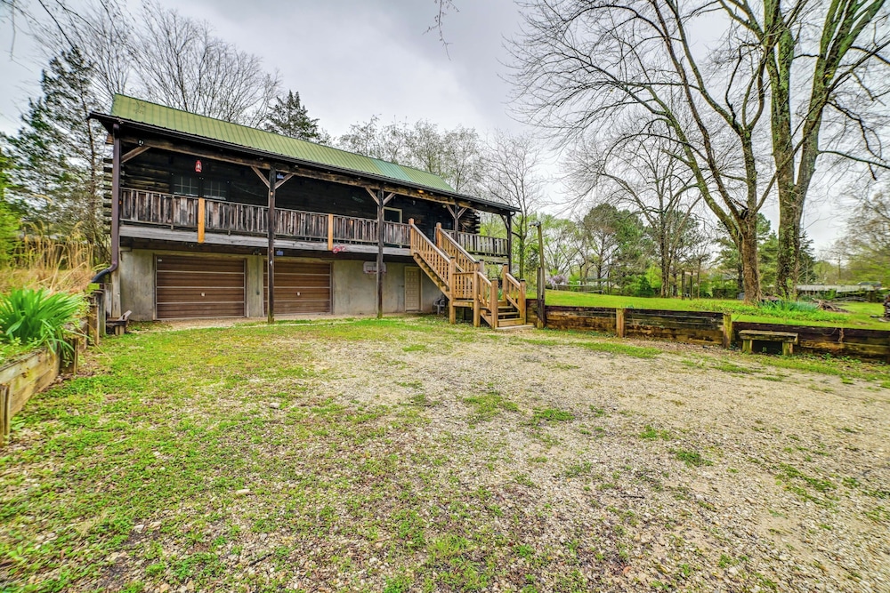Game Room & Decks: Family Cabin in Springville!