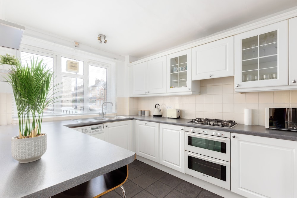 2 Bed Flat with Garden in Canonbury