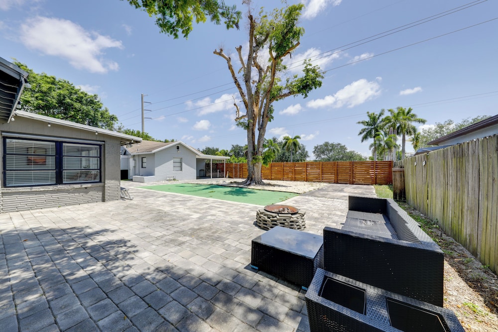 Patio & Heated Swim Spa Access: Home in Hollywood