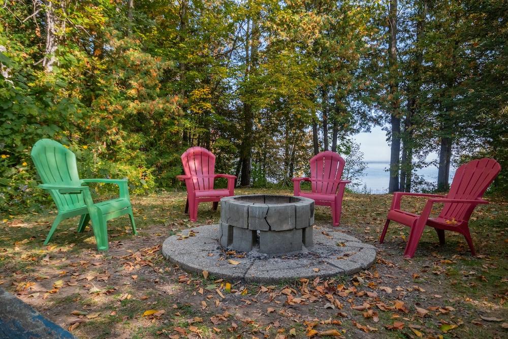 Lakepoint Cottage Resort