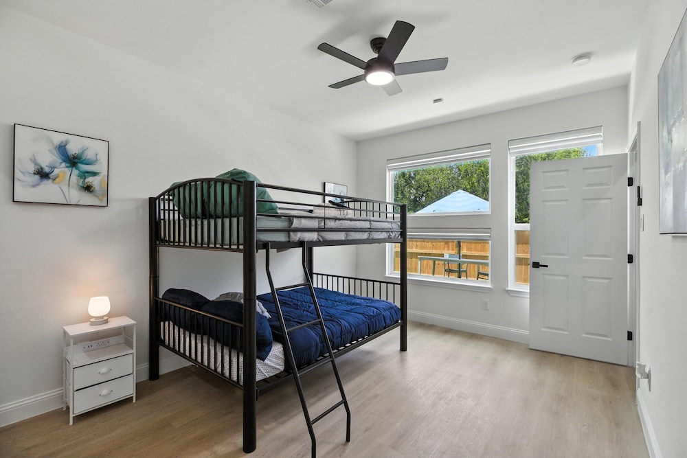 Houston Cozy Retreat 3br 3ba Downtown Views 3 Bedroom Duplex