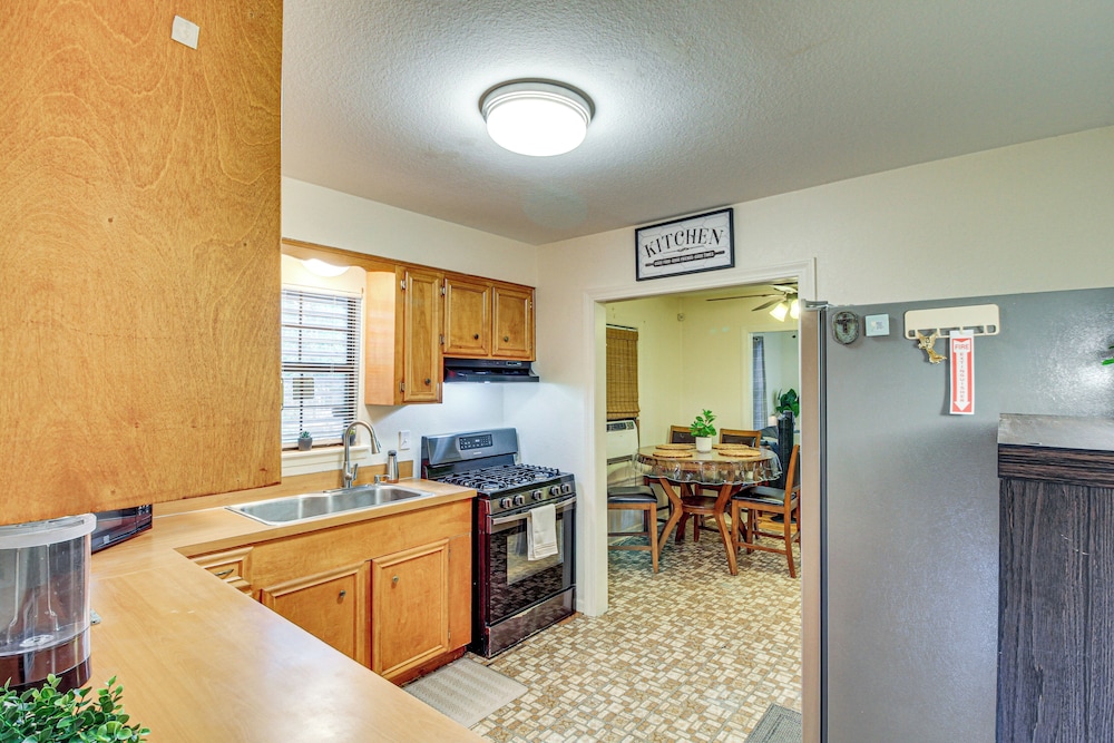 4 Mi to Mcgee Beach: Corpus Christi Home w/ Patio