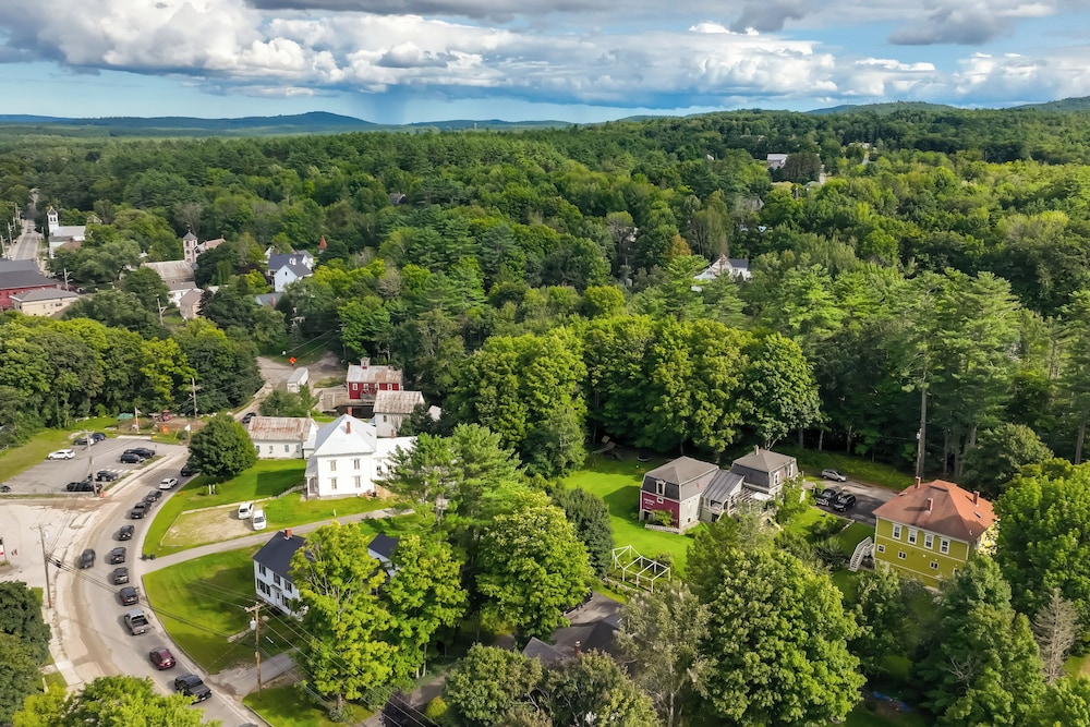 'the Hendrick House' ~ 16 Mi to Sebago Lake!