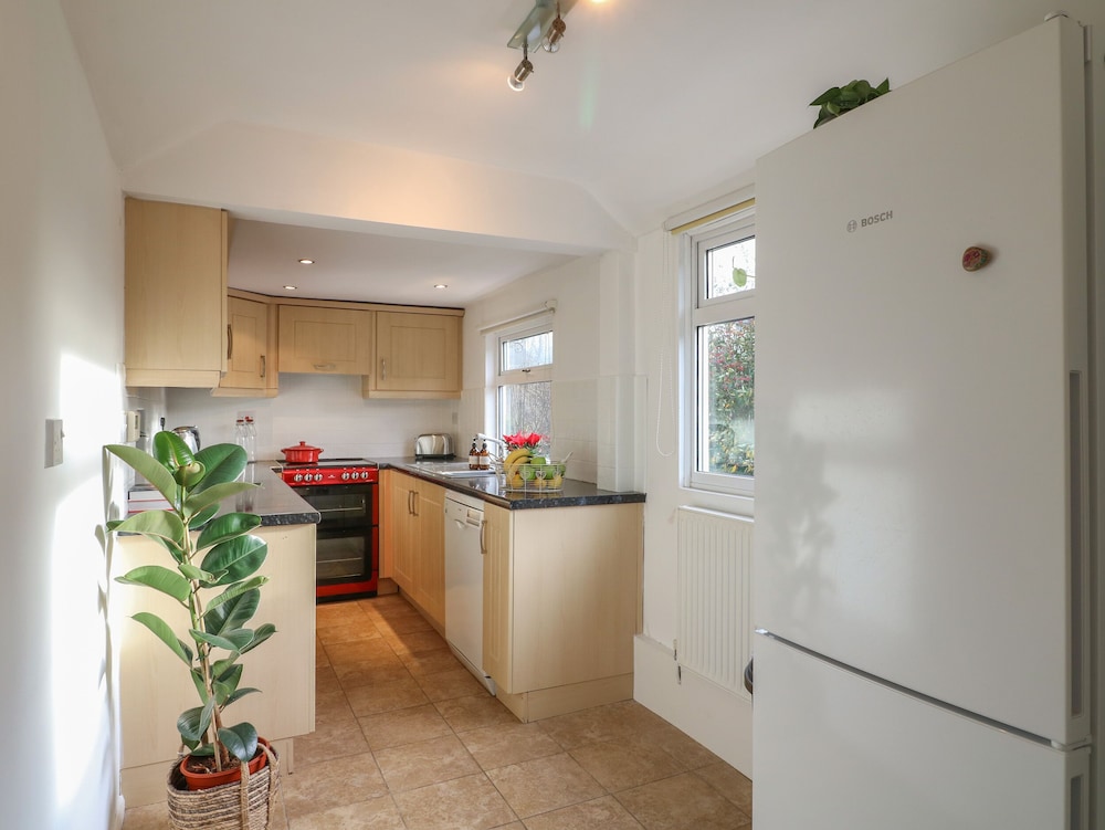 2 Gladstone Avenue