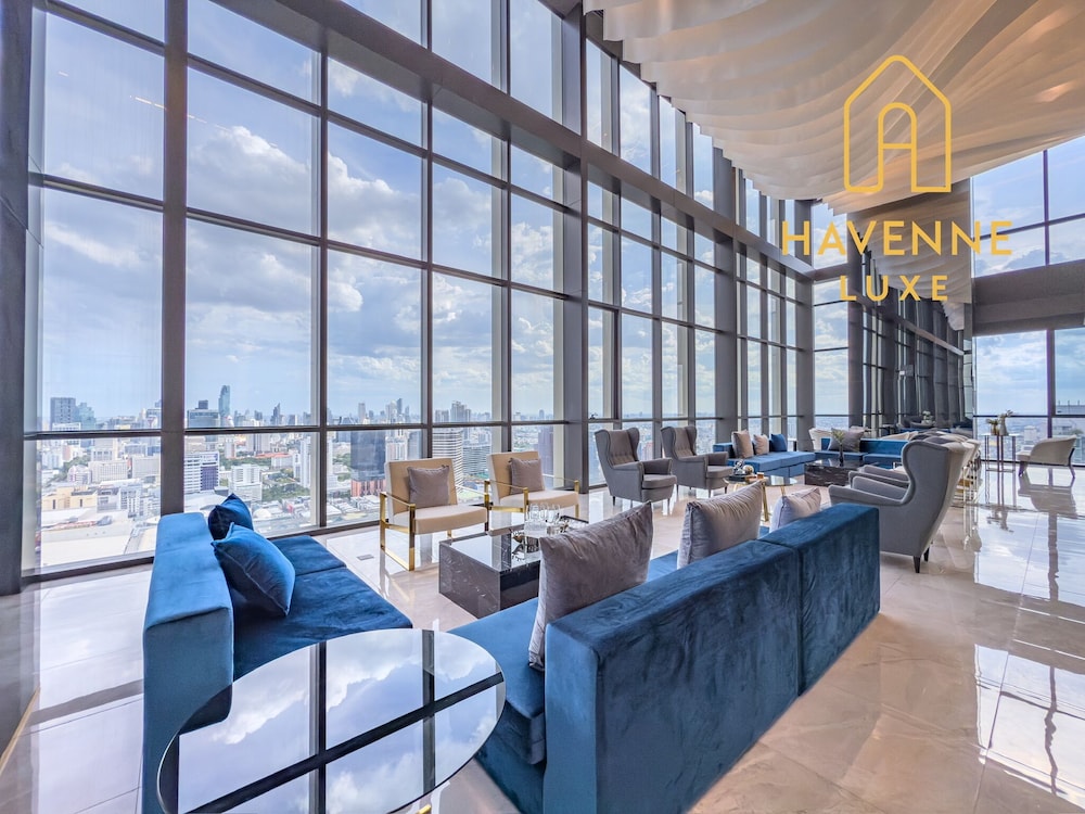 Luxury Downtown Bangkok 2BR 2BA · Sky Pool Gym · 5min Walk to Siam Paragon