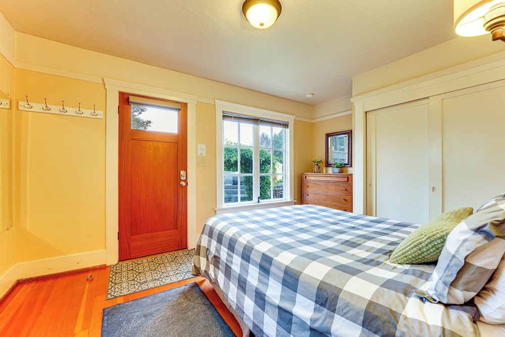 Inviting 1BR Patio Full Kitchen