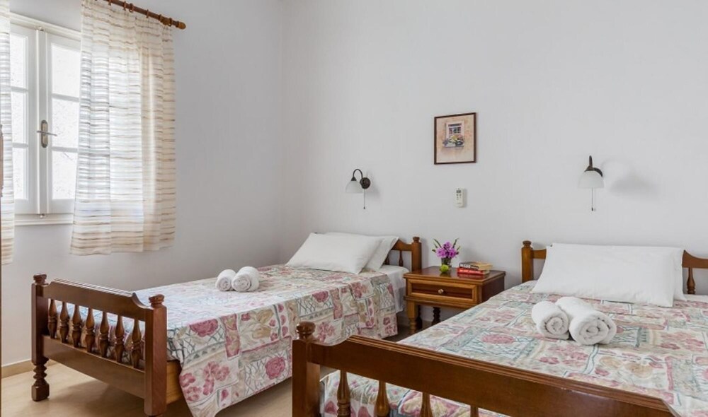 Evanna Walk to Beach Sea Views A C Wifi Car Not Required - 3425 view 4