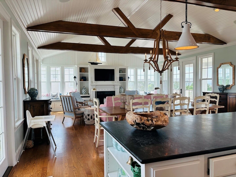 Gray Goose 5 Bedroom Home by RedAwning