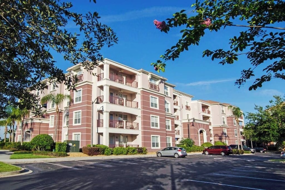 Stylish and New! 3br, Steps fr. Universal Drive