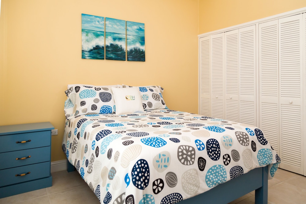 New Kingston Guest Apartment at Westbury