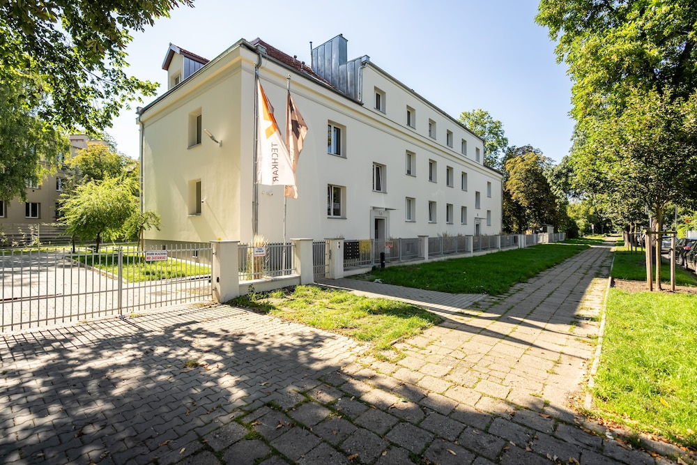 Rycerska Apartment Parking by Renters