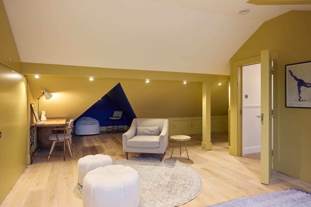 The Rosebery Retreat - Inviting 4bdr With Garden
