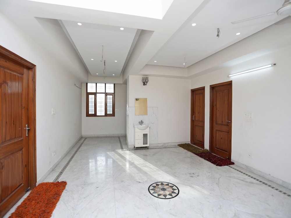 OYO 12502 City Hotel